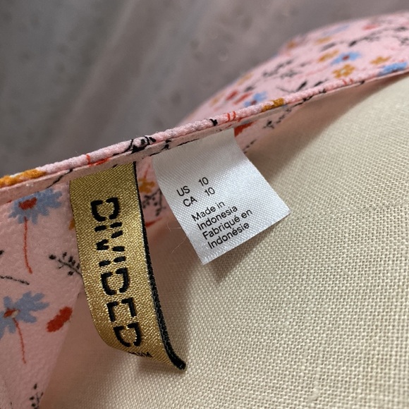 Flower Twist Crop Top - Picture 5 of 6